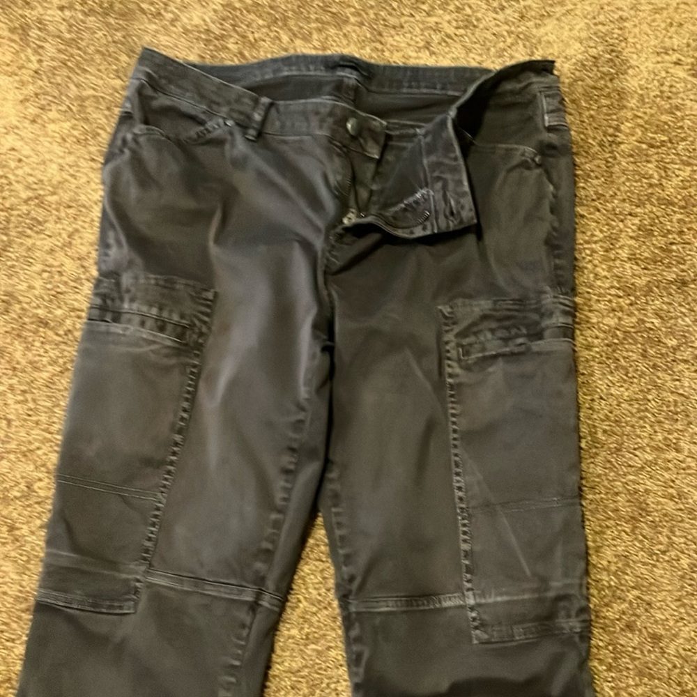 PRANA. DARK GRAY SIZE 14 WOMEN’S PANTS. LOTS OF POCKETS. EUC